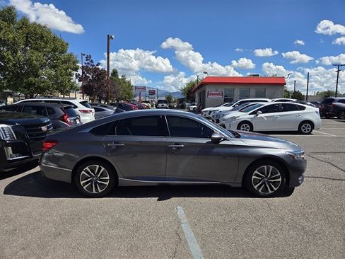 Used 2020 Honda Accord Touring image 3
