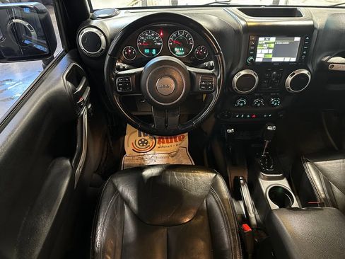 Used 2016 Jeep Wrangler Unlimited Sahara w/ Connectivity Group AWD/4WD image 24