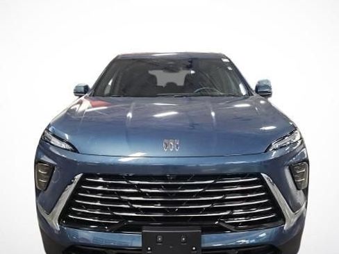 Used 2025 Buick Enclave Preferred image 3