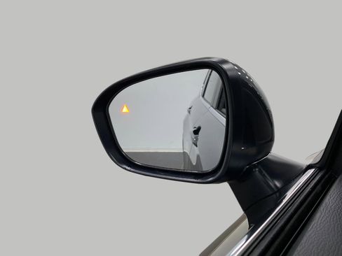 New 2026 Mitsubishi Outlander SE image 19