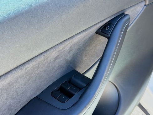 Used 2021 Tesla Model Y Performance image 24