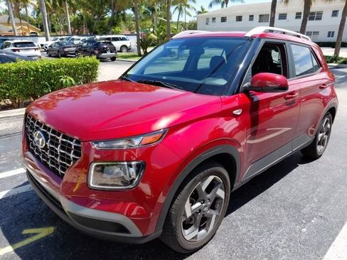 Used 2023 Hyundai Venue SEL w/ Cargo Package FWD image 1