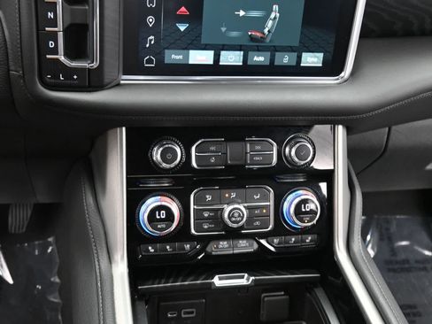 Used 2022 GMC Yukon XL Denali AWD/4WD image 21