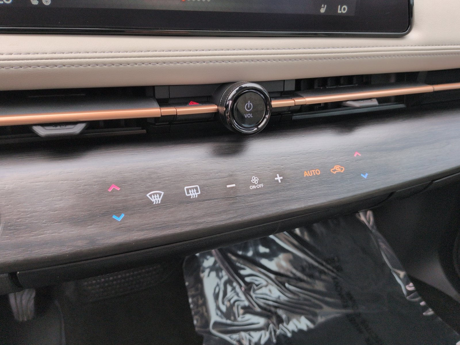 Used 2024 Nissan Ariya AWD image 17