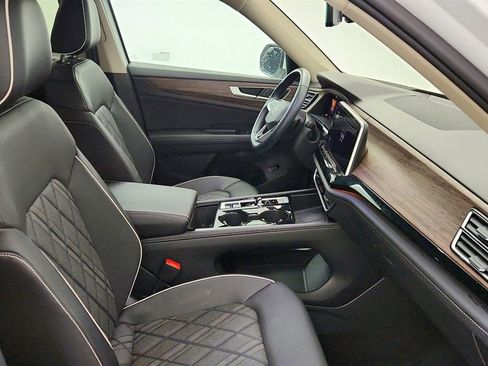 Used 2024 Volkswagen Atlas SEL Premium R-Line image 25