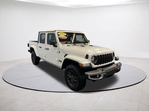 Certified 2024 Jeep Gladiator Sport image 1