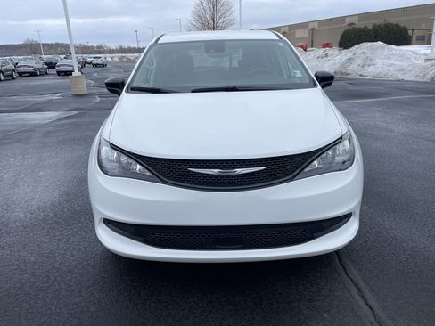 Used 2024 Chrysler Voyager LX image 8