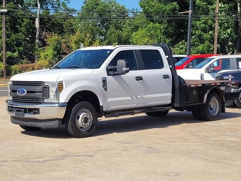 Used 2018 Ford F350 XL w/ Power Equipment Group AWD/4WD image 3