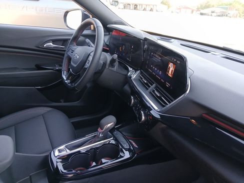 Used 2026 Chevrolet Trax RS w/ Sunroof Package FWD image 79