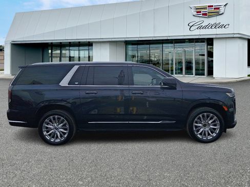 Used 2023 Cadillac Escalade ESV Premium Luxury image 6