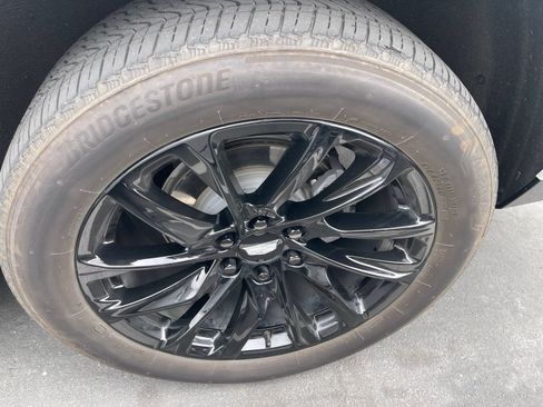 Used 2022 Cadillac Escalade Luxury AWD/4WD image 3