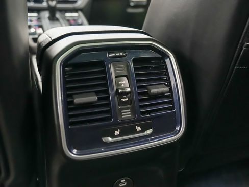 Used 2023 Porsche Macan S image 20