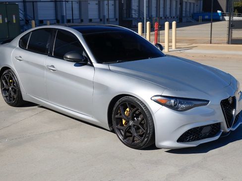 Used 2019 Alfa Romeo Giulia w/ Quick Order Package 22K Sport image 17