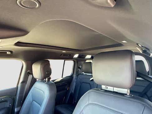 New 2026 Land Rover Defender 110 X-Dynamic SE image 26