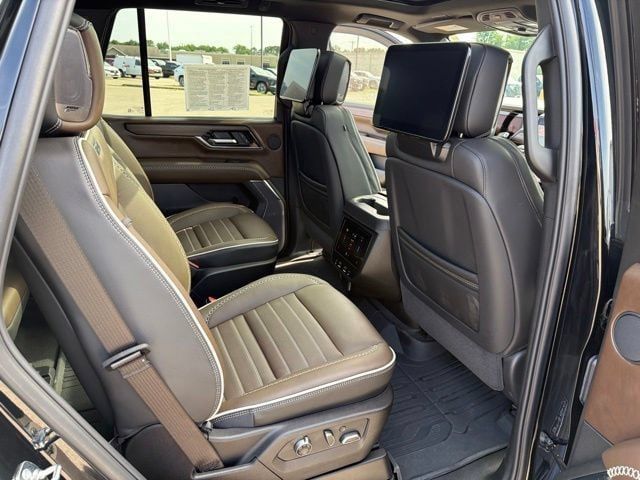 Used 2025 GMC Yukon Denali Ultimate AWD/4WD image 34