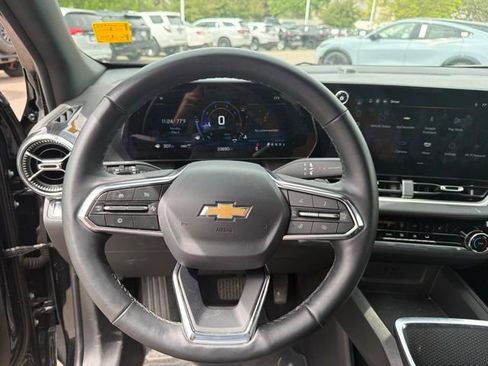 Used 2025 Chevrolet Equinox LT AWD/4WD image 18
