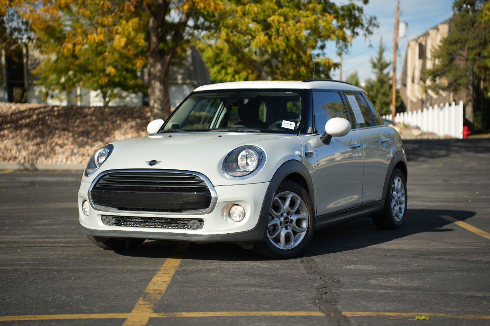 Used 2019 MINI Cooper 4-Door Hardtop FWD image 1