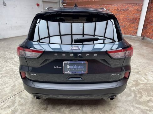 Used 2022 Ford Escape SE w/ SE Sport Appearance Package image 4