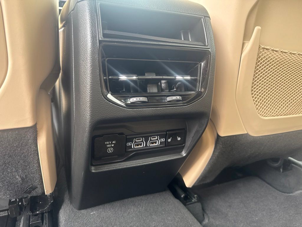 Used 2025 Jeep Grand Cherokee Limited w/ Luxury Tech Group II AWD/4WD image 28