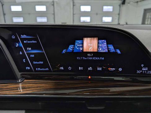 Certified 2021 Cadillac Escalade Premium Luxury image 26