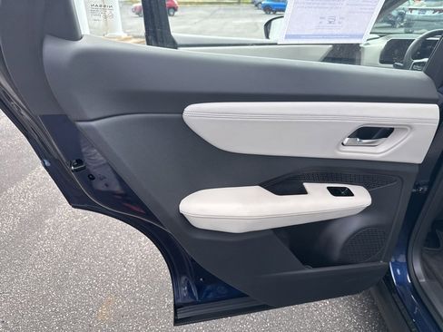 Used 2023 Nissan Ariya FWD image 43