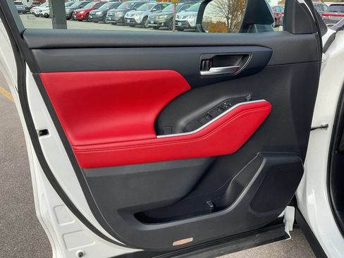 Used 2023 Toyota Highlander XSE image 29