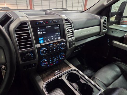 Used 2017 Ford F250 Lariat w/ Lariat Value Package image 48