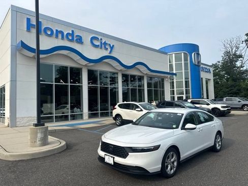 Certified 2023 Honda Accord LX image 2