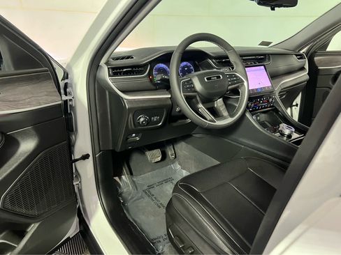 Used 2023 Jeep Grand Cherokee L Limited w/ Luxury Tech Group II AWD/4WD image 23