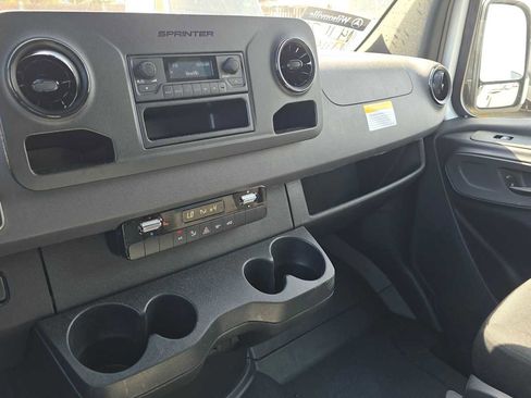 Used 2025 Mercedes-Benz Sprinter 2500 image 37