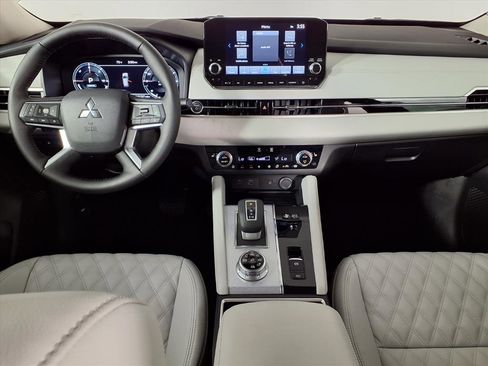 New 2025 Mitsubishi Outlander SEL image 11
