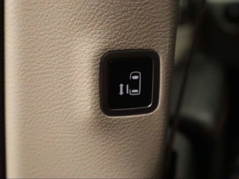 Used 2019 Chrysler Pacifica Touring-L image 21