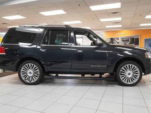 Used 2015 Lincoln Navigator 4WD image 16