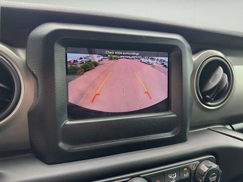Used 2018 Jeep Wrangler Unlimited Sport S AWD/4WD image 23