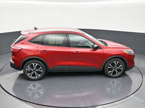 Used 2021 Ford Escape SE w/ SE Sport Appearance Package image 17