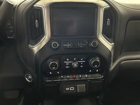 Used 2019 Chevrolet Silverado 1500 LT Trail Boss w/ Convenience Package AWD/4WD image 18