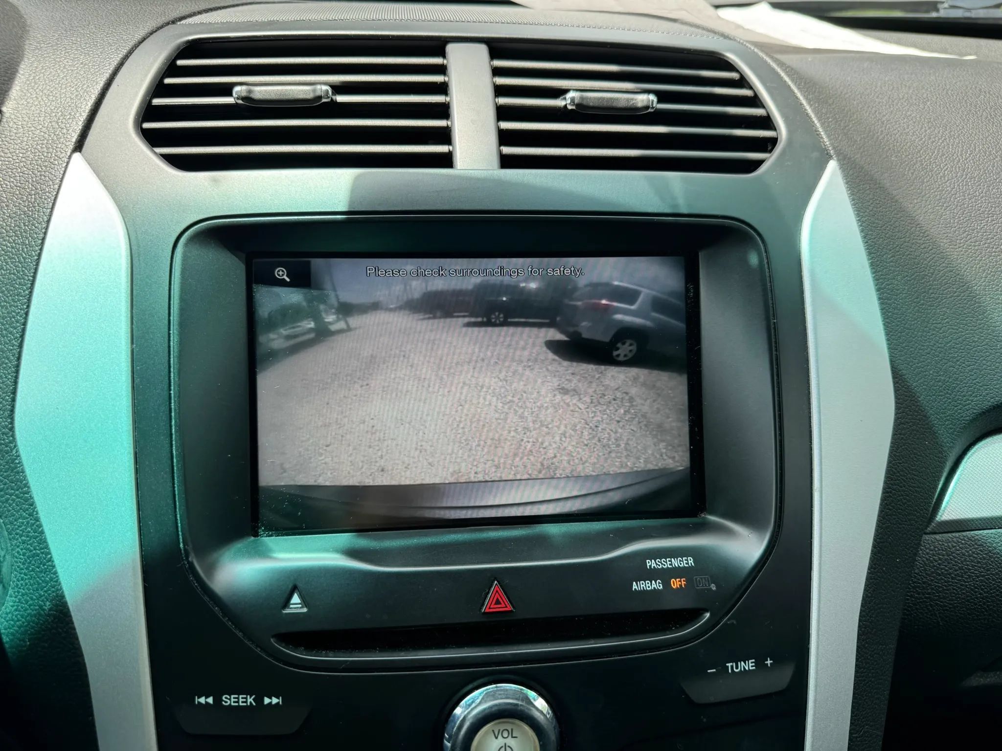 Used 2015 Ford Explorer XLT w/ Equipment Group 202A FWD image 23
