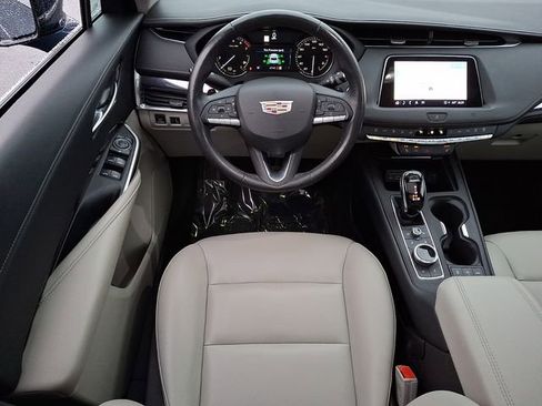 Used 2021 Cadillac XT4 Luxury w/ Cold Weather Package image 11