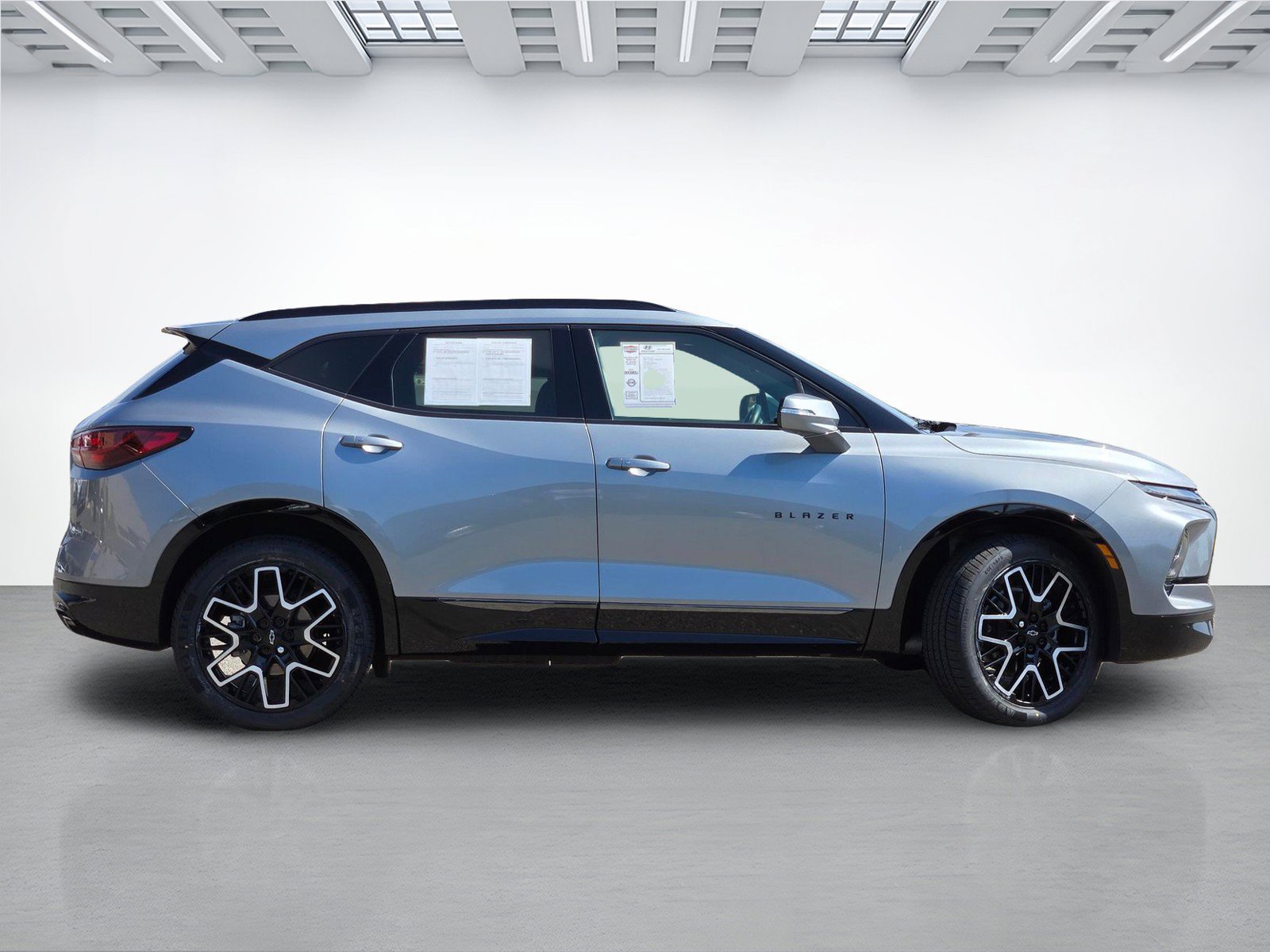 Used 2023 Chevrolet Blazer RS w/ Driver Confidence II Package FWD image 3