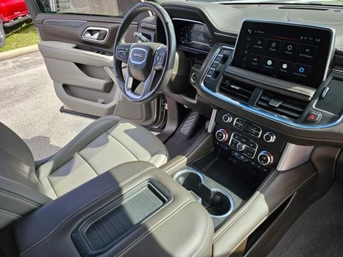 Used 2022 GMC Yukon SLT w/ SLT Premium Package image 24