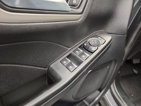 Used 2022 Ford Escape SEL image 17