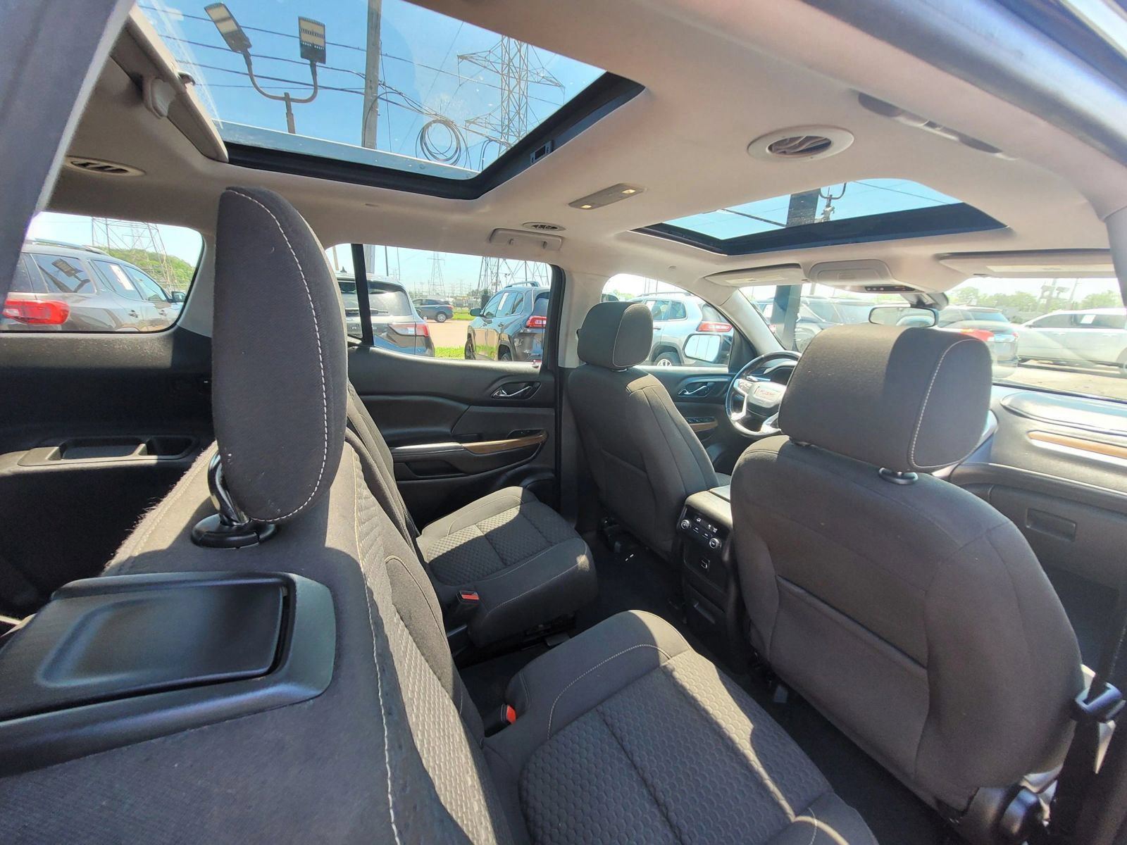Used 2017 GMC Acadia SLE w/ Driver Alert Package I FWD image 30