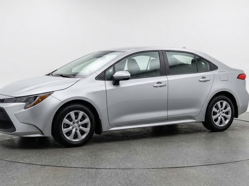 Used 2025 Toyota Corolla LE FWD image 3