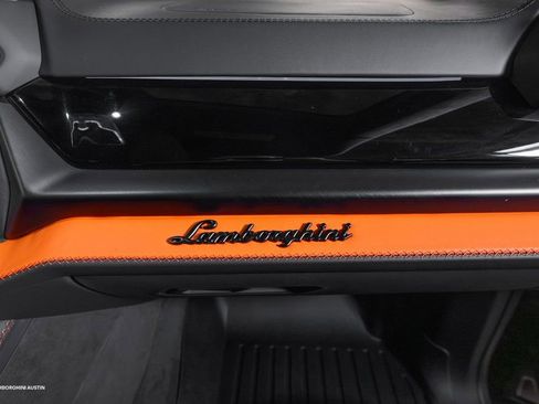 Used 2025 Lamborghini Urus SE image 51