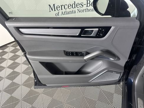 Used 2020 Porsche Cayenne Turbo AWD/4WD image 10