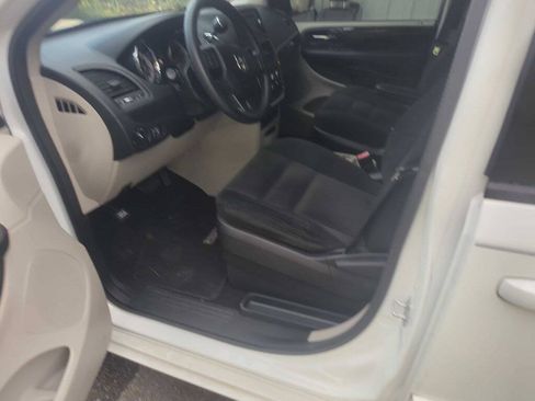 Used 2016 Dodge Grand Caravan SE w/ Quick Order Package 29E SE FWD image 10