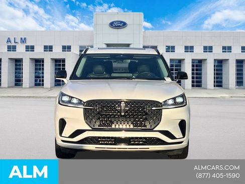 Used 2025 Lincoln Aviator Reserve w/ Equipment Group 201A AWD/4WD image 2