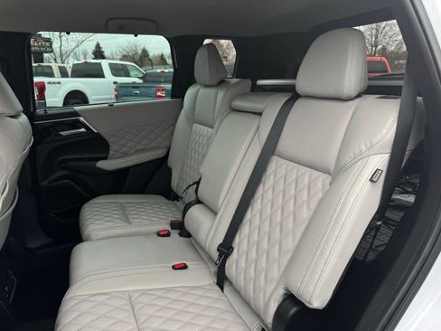 Used 2023 Mitsubishi Outlander SEL image 31