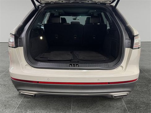 Used 2019 Lincoln Nautilus Reserve image 13