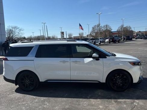 Used 2024 Kia Carnival SX Prestige image 8